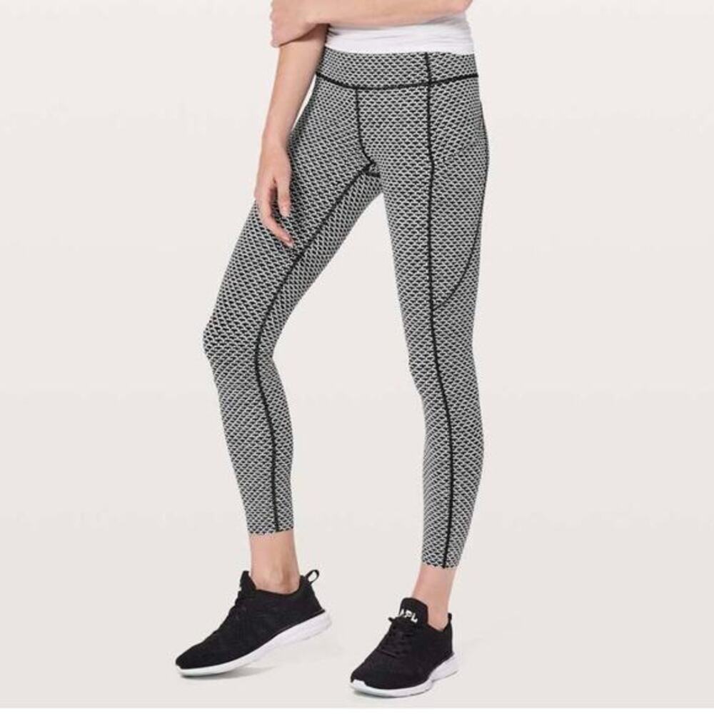 Lululemon - Fast & Free 7/8 Tight II - Nulux - 25" - Monochromic‎ Black - Size 4
